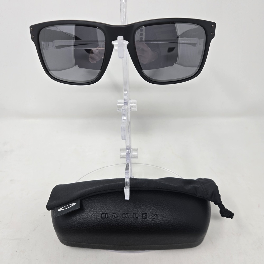 Oakley Holbrook Sunglasses OO9102-62 Black Polarized 57-18-137 Case